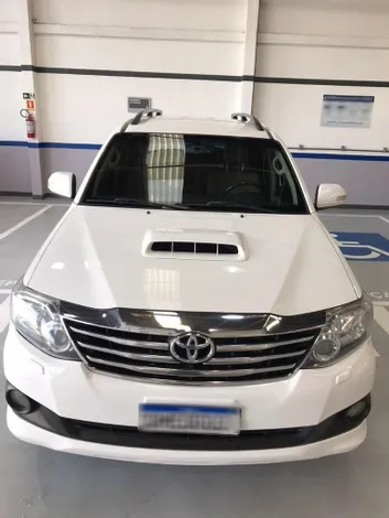 TOYOTA HILUX SW4 SRV D4-D 4x4 3.0 TDI DiIESEL. AT