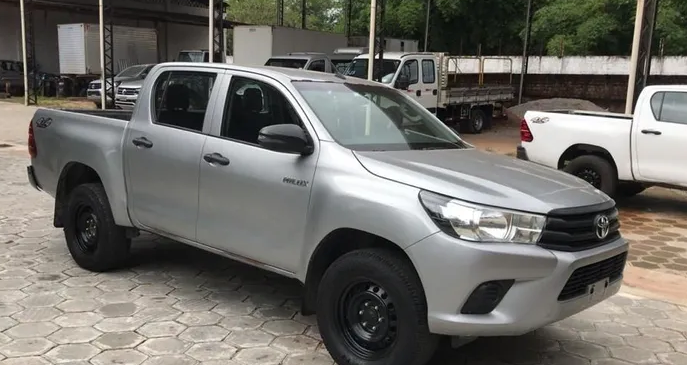 TOYOTA HILUX 2.8 TDI STD CD 4X4